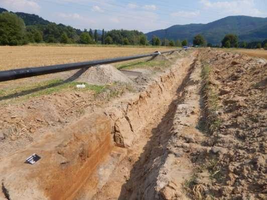 Obr. 08. Pohled od západu na výkopové práce (foto A. Káčerik). ARS 006 /2015 k.ú. Český Újezd (ppč. 138/1), okr.