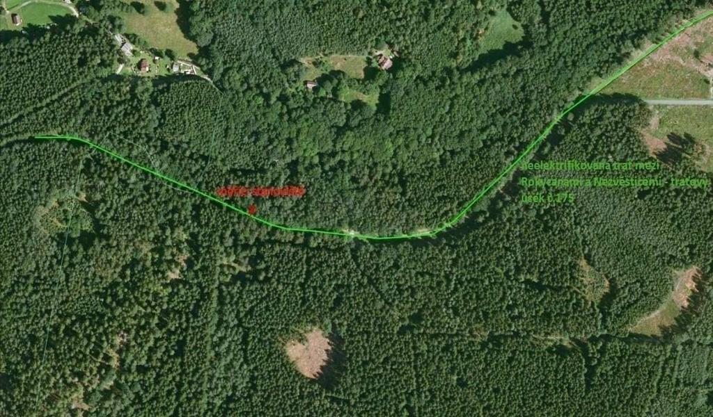Obrázek P3_mapa okolí měřícího stanoviště - lesní porost v okolí tratě Vliv budov okolo tratě bylo dalším zkoumaným případem.