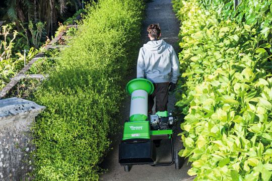 vysokou stabilitu při práci Řezné ústrojí GB 370 S: Mimořádně výkonné nožové ústrojí Multi-Cut 370 je vybaveno dvěma otočnými noži a centrálním vodicím kuželem.