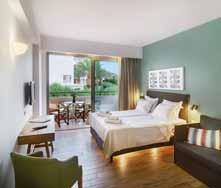 Hotel leží v mírném kopci a díky tomu má překrásné panoramatické výhledy na celý záliv.
