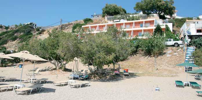 Oblíbené Přímo u pláže Výhled na moře Rezervujte včas Svozy na/z letiště Creta Mare Studia Snídaně KRÉTA PLAKIAS Aparthotel stojí v západní části městečka jen pár minut od