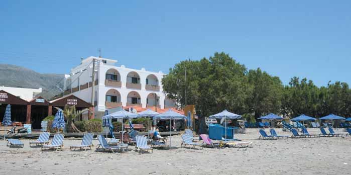 KRÉTA PLAKIAS Alianthos Beach Hotel Polopenze / možnost dokoupení all inclusive Dítě výhodná cena Výborná kuchyně Zábava na dosah Rezervujte včas Svozy na/z letiště Hotel stojí v bezprostřední