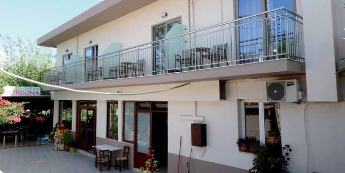 KRÉTA HERAKLION BALI Gorgona Family Hotel Hotel Polopenze Novinka 2019 Výhodná cena Rodinná atmosféra Dítě výhodná cena Svozy na/z letiště Menší oblíbený hotel s rodinnou atmosférou a vyhlášenou