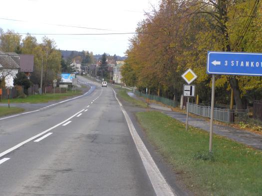 28 29 km 12,300 obec Sečovská Polianka (IVSC Prešov PO kraj, okres Vranov nad Topľou) reálne prisečná križovatka pri kostole je označená doplnkovou tabuľkou ako styková viď foto 30 pred niektorými