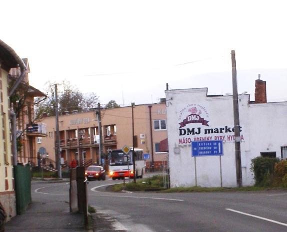 Výsledky kontroly zrozumiteľnosti, úplnosti a kvality dopravného značenia 13 pred križovatkou s cestou II/576 vo Vranove nad Topľou v smere centrum sa nachádza informatívna smerová značka IS 9, na