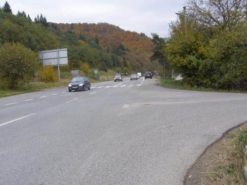 značku IP 6 v úrovni priechodu pre chodcov.