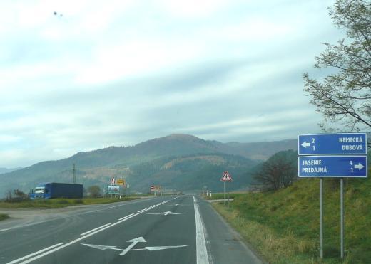 Výsledky kontroly zrozumiteľnosti, úplnosti a kvality dopravného značenia 15 doplniť smerové stĺpiky a odrazky na zvodidlá km 114,800 križovatka I/66 III/066 57 III/066048 V úrovni priechodu pre
