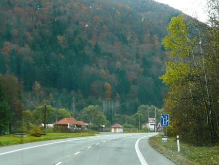 pruhoch v križovatke Pod výstražnou značkou A 13 priechod pre chodcov chýba dodatková tabuľka