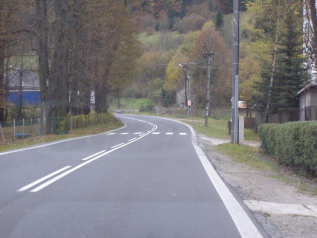 železničným priecestím (po ľavej strane) viď foto 62.