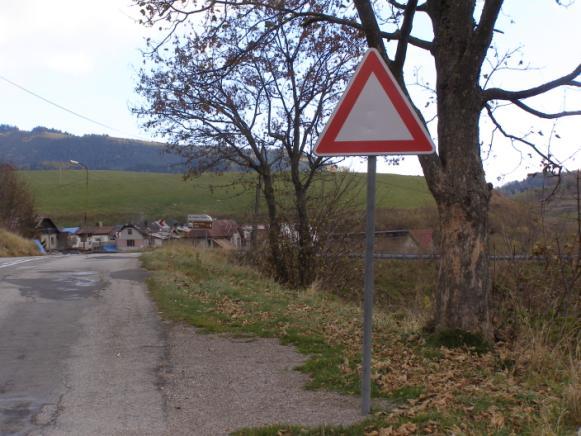 km 177,300 obec Telgárt pred križovatkou s cestou III/066067
