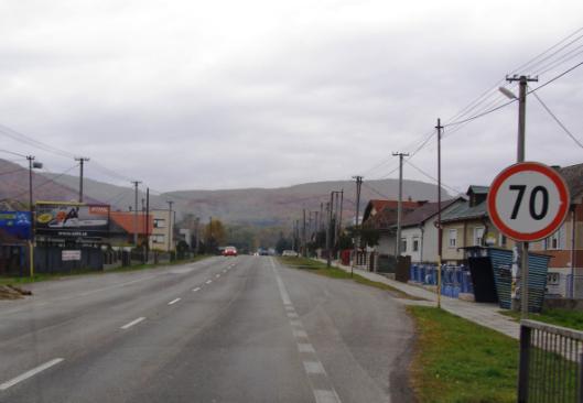 Výsledky kontroly zrozumiteľnosti, úplnosti a kvality dopravného značenia 5 Pred priechodom pre chodcov, ktorý sa nachádza pred školou, odporúčame nakresliť na vozovku