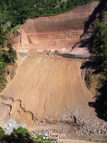 Klasifikace geodynamických jevů -podle původu faktorů: přírodní endogenní : přírodní exogenní : antropogenní ZMĚNA HYDROGEOLOGICKÝCH POMĚRŮ Mexico City - Čerpání z vodonosných