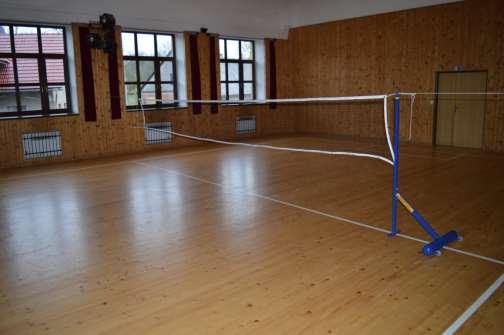 Badminton ve Fontáně Z obecního rozpočtu byl do tělocvičny ve Fontáně zakoupen mobilní sloupek a síť na badminton.