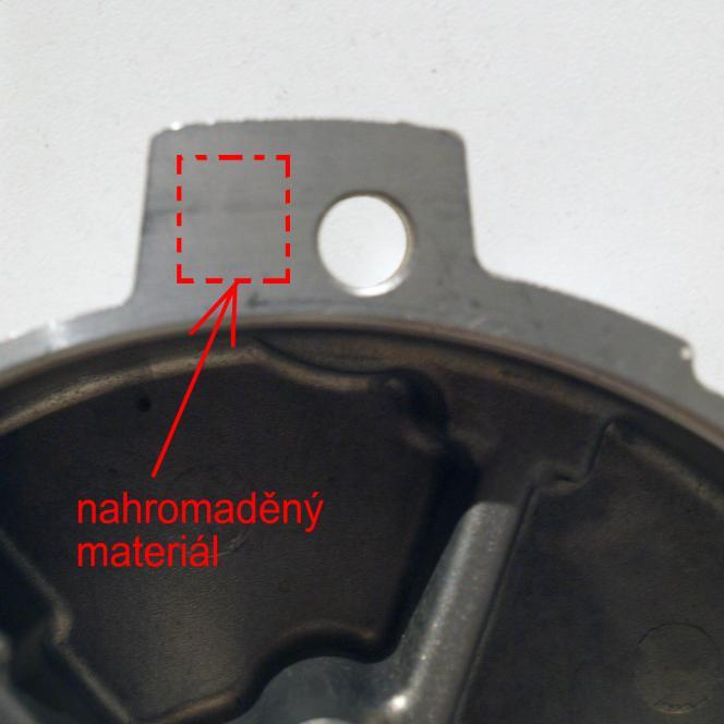 FSI VUT BAKALÁŘSKÁ PRÁCE List 26 Dalším příkladem nevhodně navrženého odlitku je odlitek s nahromaděným materiálem (obr. 2.15). Správné řešení konstrukce je zde opět realizováno odlehčením. Obr. 2.15 Nahromaděný materiál a odlehčení [5] U všech výše uvedených obrázků (obr.