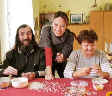 a kvartet M. Bačové. Netradiční duety známých zpěváků a nevidomých umělců doprovázel Světluščí sbor, složený z dětí Kühnova dětského sboru i dětí nevidomých.