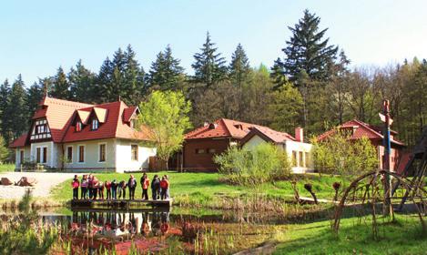 : Lucie Vladová : lucie.vladova@lipka.cz Pracoviště Rozmarýnek realizuje celoročně školy v přírodě na smluvních základnách v přírodovědně zajímavých lokalitách.