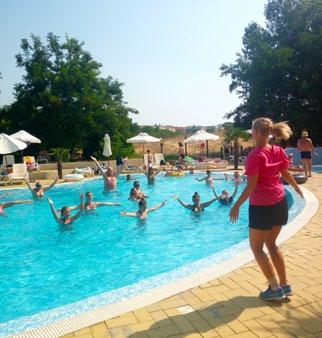 VYBAVENOST: recepce, restaurace, výtahy, lobby bar, pool bar, tři y, lehátka a slunečníky u bazénů (zdarma), WiFi v lobby (zdarma), trezor na recepci (za poplatek), dětské hřiště, parkoviště (zdarma).