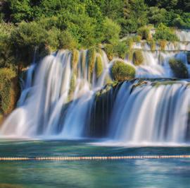Jakuba v Šibeniku 3 Turistické sdružení města Šibenik Fausta Vrančića 18, 22000 Šibenik Tel.: +385 (0)22 212 075 E-mail: tz-sibenik@si.t-com.hr Web: www.