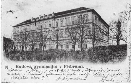 Původní příbramské gymnázium, které navštěvovali oba autoři. Hornické muzeum Příbram. Po absolvování obecné školy, kam byl přijat již jako pětiletý, zahájil Jelínek studium na příbramském gymnáziu.