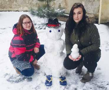 Ale dobrá věc se podařila a sněhuláci vydrželi alespoň focení a 24 hodin, než opět roztáli. Teď ještě bude poslána suma, která se aktuálně vybírá a snad alespoň tahle malá kapka pomůže dobré věci.