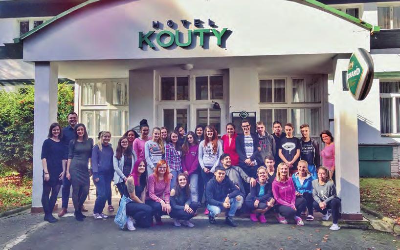 Stipendijní program Cílem programu je dát dìtem možnost studovat zvolený obor èi pokraèovat ve studiu, aby získaly nìjakou kvalifikaci a tím se zvýšila jejich možnost uplatnìní se na trhu práce.