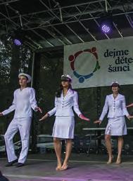 disciplíny a soutìže, skákací hrad, malování na oblièej a kouzelník Pan Kravata.