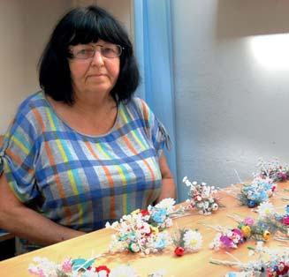 Zlínského kraje 2014 Mistr tradiční rukodělné výroby Zlínského kraje Drobné zvykoslovné předměty / Výroba umělých květin, vonic a vínků Marie Skrežinová Zlechov Marie Skrežinová (1944) ze Zlechova