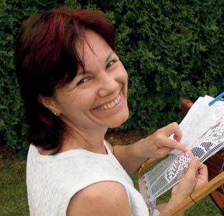 Zlínského kraje 2015 Mistr tradiční rukodělné výroby Zlínského kraje Textilní techniky / Síťování (necování) Lenka Macečková Nový Hrozenkov Lenka Macečková se narodila v roce 1967 ve Vsetíně.