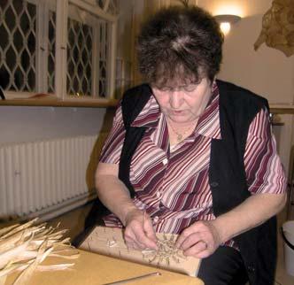 Rozálie Blažková byla v roce 2006 lektorkou rukodělných kurzů pletení z kukuřičného šustí určených široké veřejnosti, které organizačně zajišťovalo Centrum péče o tradiční lidovou kulturu ve