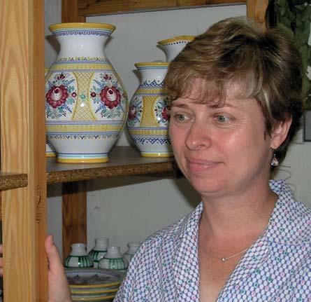 Zlínského kraje 2017 Mistr tradiční rukodělné výroby Zlínského kraje Práce s hlínou / Tradiční tupeská fajáns Zuzana Hartlová Tupesy Zuzana Hartlová (1956) je dcerou Ladislava Hartla z Velehradu a