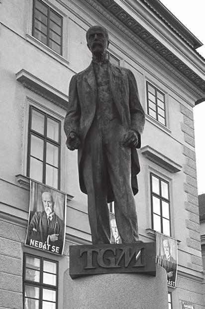 březen 2018 Pomník v Čejkovicích, kde Masarykovi bydleli v letech 1856 1862, stojí nedaleko domku, kde Masarykovi žili a v němž je v něm malá pamětní síň.