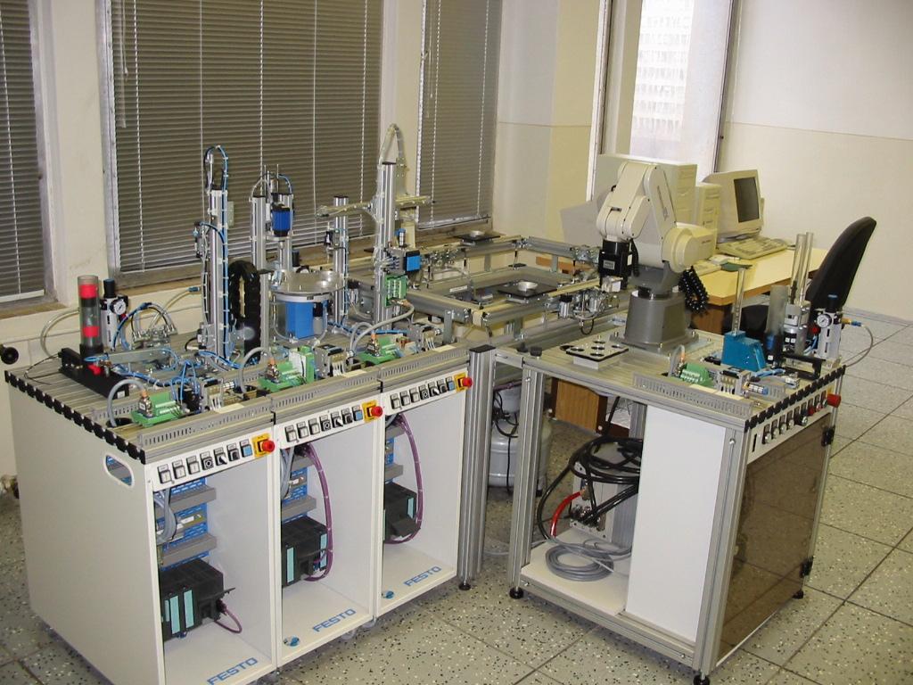 Laboratórium výrobných systémov Laboratórium výrobných systémov je vybavené školským výrobným systémom fy