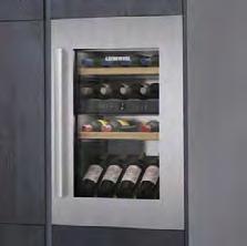 GT 6122 7112 727 GT 4932 7113 553 GT 4232 7113 557 GT 3032, GT 2122 7112 725 Snadno instalovatelný čelní panel prémiové kvality z nerezové oceli umožňuje, aby spotřebič byl
