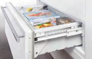Celková využitelná kapacita: 379 l (Chladnička: 276 l včetně oddílu BioFresh: 57 l / Mrazicí oddíl: 103 l) Hlučnost: 42 db(a) Vnitřní rozměry v cm (V / Š / H): 203,2-207,2 / 76,2 / min.
