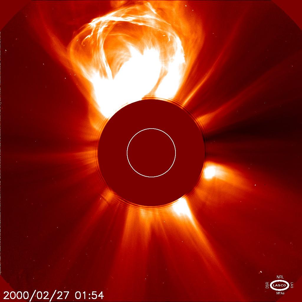 Coronal Mass Ejection (CME) velké množství hmoty které se uvolní do prostoru