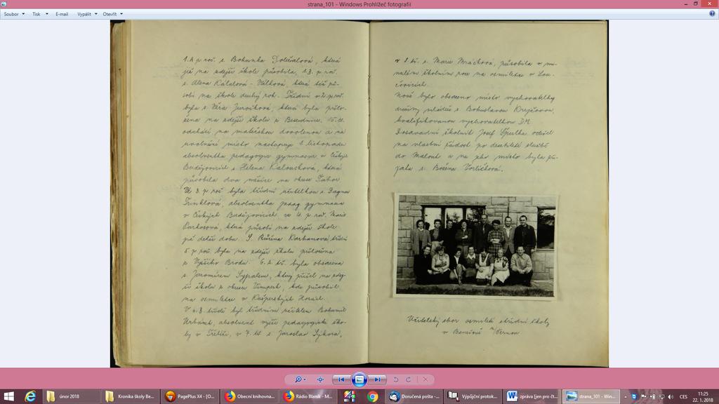kolní rok byl slavnostnì zahájen s 267 áky 1. záøí 1955 v tìlocviènì koly. Po projevu s. øeditele a jeho zástupce pozdravil actvo s. Koál. V uèitelském sboru dolo k velkým zmìnám.