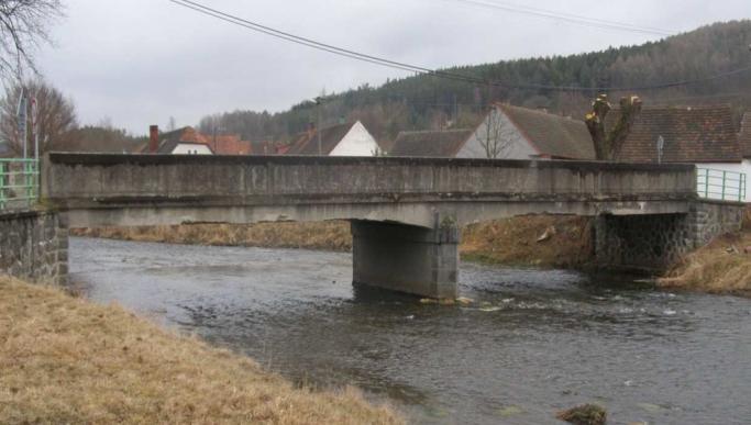 Celková rekonstrukce mostu byla provedena v roce 2013 v podobě zesílení nosné konstrukce spřahující deskou v tloušťce 200mm.