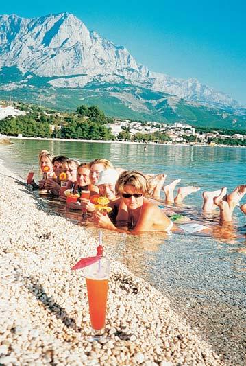 Baška Voda Baška Voda PODGORA Podgora je jedno z nejmalebnějších míst Makarské riviéry, nachází se 9 km jihovýchodně od Makarské. V obci vyvěrá několik sladkovodních pramenů a léčivý pramen Klokun.