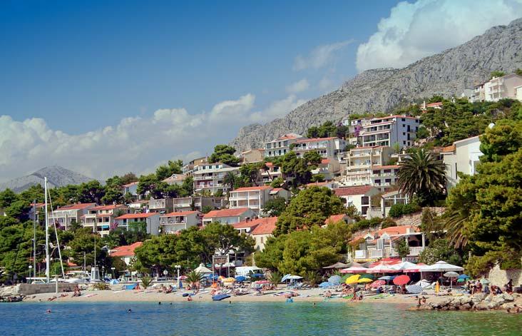 Hotel a depandance ALEM /II Chorvatsko Baško Polje blízko letoviska Baška Voda krásné pláže vhodné i pro děti POLOHA A POPIS Hotel a depandance Alem se nachází v krásném prostředí, v piniovém háji