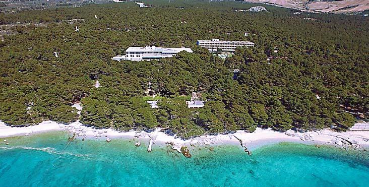 Při zakoupení all inclusive light začíná konzumace v cca 16 hod. svačinou (káva, koláče atd.) a končí poslední den obědem.