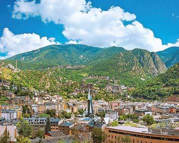 Hotely v naší nabídce se nacházejí v klidnější, nově vystavené části Calelly. Široká písečná pláž je dlouhá přes 3 km, na jejím konci naleznete i několik romantických malých pláží mezi skalami.