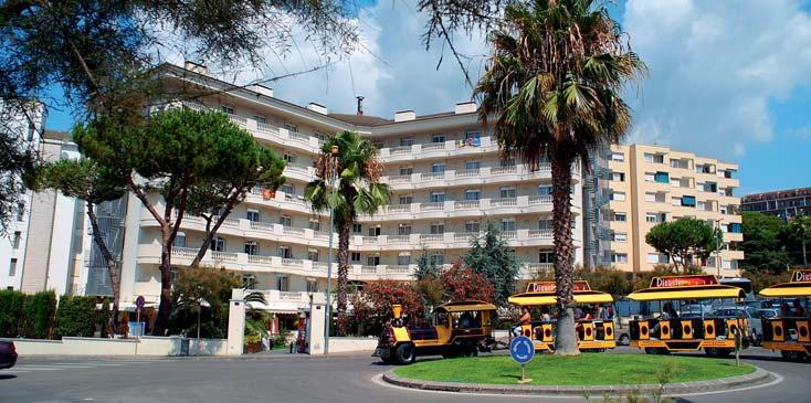 Studia Hotel Hotel ROYAL BEACH /IIIi Španělsko Lloret de Mar výborná poloha možnost ALL INCLUSIVE TOP kvalitní služby POLOHA A POPIS Hotel s výbornou polohou se nachází v klidné části Fenals,