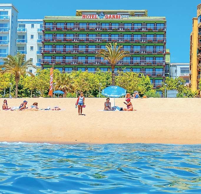 Studia Hotel Hotel CHECKIN GARBÍ /IIi Španělsko Calella necelých 30 m od pláže možnost plné penze výhodná cena POLOHA A POPIS Hotel je situován na atraktivním místě nedaleko historického centra a