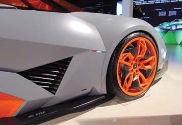 Poté přejedete do Santa Agata Bolognese, kde vás čeká první z vrcholů zájezdu návštěva továrny sportovních automobilů Lamborghini (montážní linka Aventador + přilehlé čalounické oddělení) a také