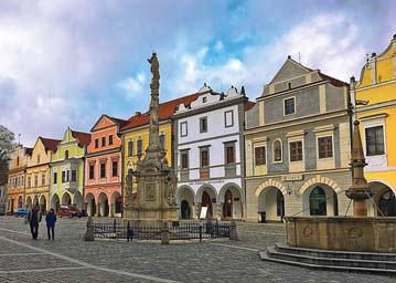 ), první zastávka bude v Lomci u Vodňan, kde si prohlédnete poutní kostel Jména Panny Marie s unikátním oltářem s bohatými řezbami, který je zmenšenou napodobeninou Berniniho papežského oltáře v