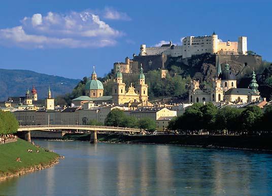 Dále si budete moci prohlédnout pevnost Hohensalzburg, zámek Mirabell, salzburskou katedrálu či rodný dům W. A. Mozarta. Po prohlídce odjezd na ubytování, večeře, nocleh. 2.