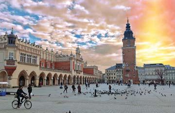 Navštívíte nejstarší část tohoto dolu, podzemní jezera, kapli vytesanou ze soli i fantastickou plesovou síň. Prohlídka trvá cca 3 