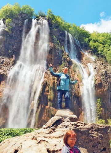 Součástí návštěvy Plitvic je i plavba lodí po jezeře Kozjak. Vpodvečer příjezd na ubytování do Zatonu. 3.