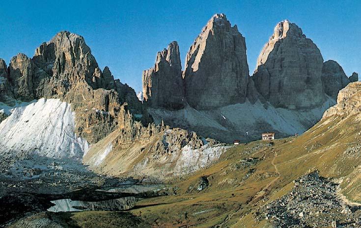 ITÁLIE MALTA DOLOMITY LAGO DI GARDA 1. den: odjezd z Plzně ve 22.00 hod. (z Prahy 20.30 hod.), tranzit Německem a Rakouskem do Itálie. 2. den: v ranních hodinách příjezd k jezeru Lago di Garda do Malcesine, jehož hlavní pamětihodností je mohutný Scaligerský hrad.