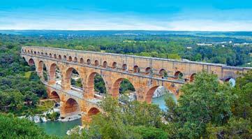 FRANCIE Poznávací zájezdy LEVANDULOVÁ PROVENCE ubytování na jednom místě v hotelu** s bazénem s koupáním v moři návštěva typických provensálských trhů 1. den: odjezd z Plzně ve 22.00 hod. (z Prahy 20.